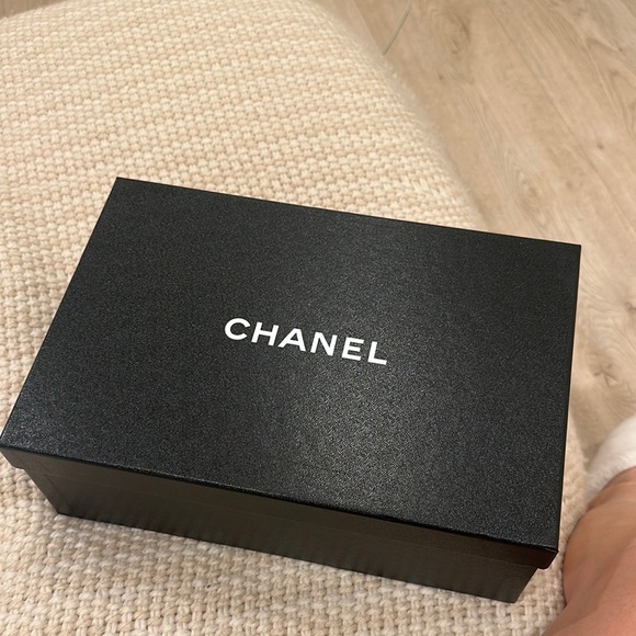 authentic unused CHANEL Black Box + dust bag - Picture 1 of 2